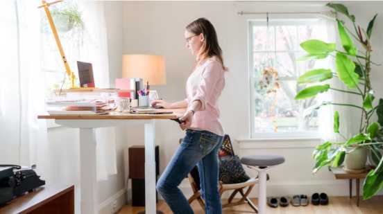 5 Benefits Of Using A Standing Desk - Blogging Hub